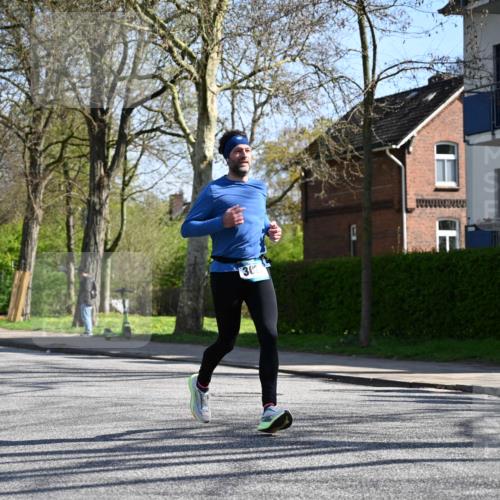 12.04.2026 - 45. Internationalen Wilhelmsburger Insellauf J. Mangold http://msf.ph/oto/9467036 12.04.2026 11:04:03 Ziel 2005, 2221, 3027, 3015, 5533, 2664, 5792, 4059, 4489, 4686, 3615, 3615, 2211, 3978, 4484, 4486, 3678 meine-sportfotos.de