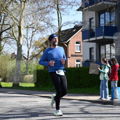 12.04.2026 - 45. Internationalen Wilhelmsburger Insellauf J. Mangold http://msf.ph/oto/9467044 12.04.2026 11:04:04 Ziel 2221, 3027, 3015, 5533, 2664, 5792, 4059, 4489, 4059, 4489, 4686, 3615, 2211, 3978, 4484, 4486, 3678 meine-sportfotos.de