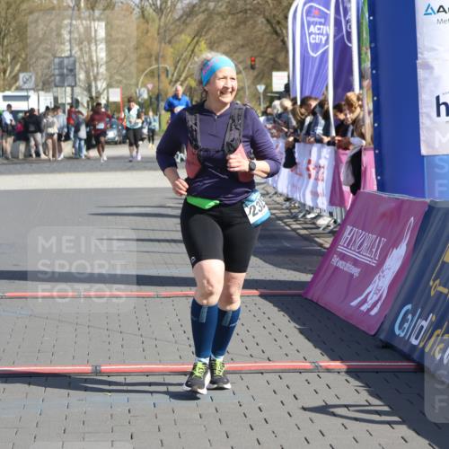 12.04.2026 - 45. Internationalen Wilhelmsburger Insellauf Strokosch-Dieckow http://msf.ph/oto/9467060 12.04.2026 11:16:56 Ziel 3543, 2329 meine-sportfotos.de