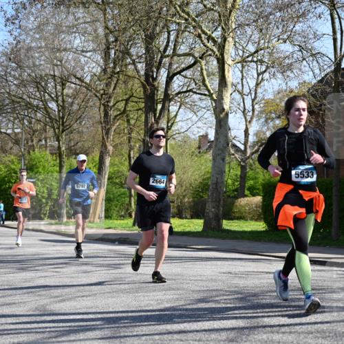12.04.2026 - 45. Internationalen Wilhelmsburger Insellauf J. Mangold http://msf.ph/oto/9467065 12.04.2026 11:04:07 Ziel 2221, 3027, 3015, 5533, 2664, 5792, 4059, 4489, 4686, 3615, 2211, 2211, 3978, 4484, 4486, 3678, 2204, 5570, 3679 meine-sportfotos.de