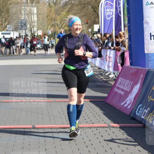 12.04.2026 - 45. Internationalen Wilhelmsburger Insellauf Strokosch-Dieckow http://msf.ph/oto/9467067 12.04.2026 11:16:56 Ziel 3543, 2329 meine-sportfotos.de