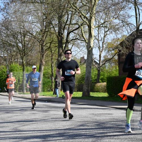 12.04.2026 - 45. Internationalen Wilhelmsburger Insellauf J. Mangold http://msf.ph/oto/9467070 12.04.2026 11:04:07 Ziel 2221, 3027, 3015, 5533, 2664, 5792, 4059, 4489, 4686, 3615, 2211, 2211, 3978, 4484, 4486, 3678, 2204, 5570, 3679 meine-sportfotos.de