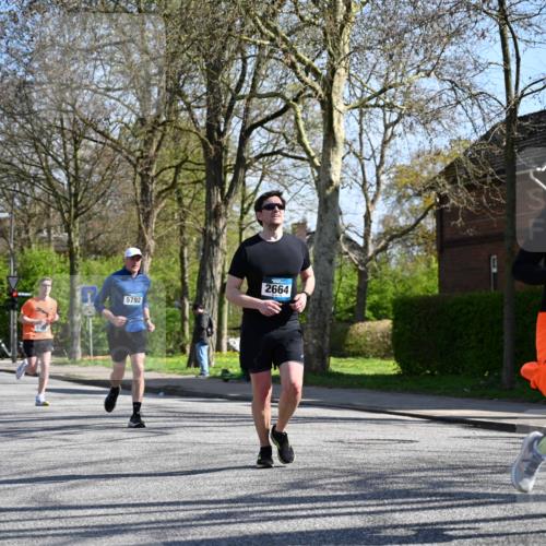 12.04.2026 - 45. Internationalen Wilhelmsburger Insellauf J. Mangold http://msf.ph/oto/9467074 12.04.2026 11:04:07 Ziel 2221, 3027, 3015, 5533, 2664, 5792, 4059, 4489, 4686, 3615, 2211, 2211, 3978, 4484, 4486, 3678, 2204, 5570, 3679 meine-sportfotos.de