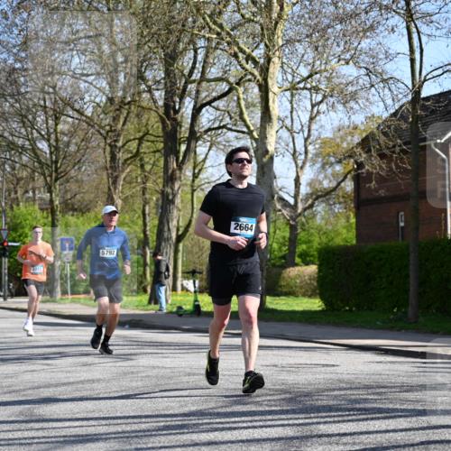 12.04.2026 - 45. Internationalen Wilhelmsburger Insellauf J. Mangold http://msf.ph/oto/9467076 12.04.2026 11:04:08 Ziel 2221, 3027, 3015, 5533, 2664, 5792, 4059, 4489, 4686, 4686, 3615, 2211, 3978, 4484, 4486, 3678, 2204, 5570, 3679 meine-sportfotos.de