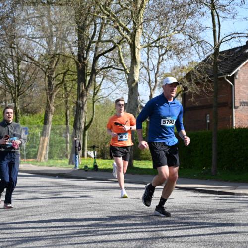 12.04.2026 - 45. Internationalen Wilhelmsburger Insellauf J. Mangold http://msf.ph/oto/9467081 12.04.2026 11:04:10 Ziel 2221, 3027, 3015, 5533, 2664, 5792, 4059, 4489, 4686, 3615, 2211, 3978, 4484, 4486, 3678, 2204, 5570, 3679, 3064 meine-sportfotos.de
