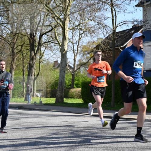 12.04.2026 - 45. Internationalen Wilhelmsburger Insellauf J. Mangold http://msf.ph/oto/9467095 12.04.2026 11:04:11 Ziel 3027, 3015, 5533, 2664, 5792, 4059, 4489, 4686, 3615, 2211, 3978, 4484, 4486, 3678, 2204, 5570, 3679, 3064 meine-sportfotos.de