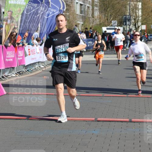 12.04.2026 - 45. Internationalen Wilhelmsburger Insellauf Strokosch-Dieckow http://msf.ph/oto/9467096 12.04.2026 11:01:34 Ziel 3463, 2229, 3660 meine-sportfotos.de
