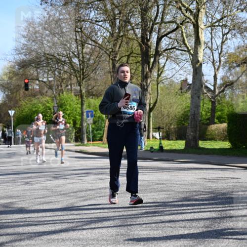 12.04.2026 - 45. Internationalen Wilhelmsburger Insellauf J. Mangold http://msf.ph/oto/9467098 12.04.2026 11:04:11 Ziel 3027, 3015, 5533, 2664, 5792, 4059, 4489, 4686, 3615, 2211, 3978, 4484, 4486, 3678, 2204, 5570, 3679, 3064 meine-sportfotos.de