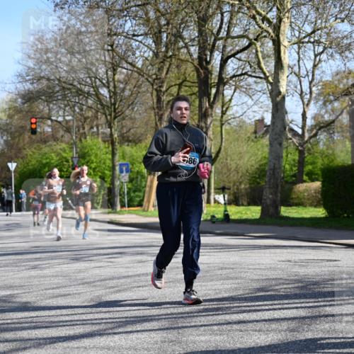 12.04.2026 - 45. Internationalen Wilhelmsburger Insellauf J. Mangold http://msf.ph/oto/9467099 12.04.2026 11:04:11 Ziel 3027, 3015, 5533, 2664, 5792, 4059, 4489, 4686, 3615, 2211, 3978, 4484, 4486, 3678, 2204, 5570, 3679, 3064 meine-sportfotos.de