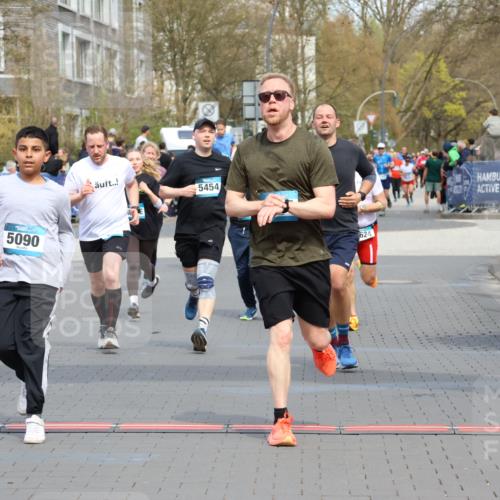 12.04.2026 - 45. Internationalen Wilhelmsburger Insellauf Strokosch-Dieckow http://msf.ph/oto/9467101 12.04.2026 13:10:19 Ziel 3807, 4794, 2687, 5090, 5256, 4419, 5454, 5624, 5005 meine-sportfotos.de