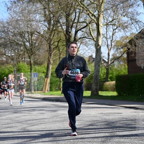 12.04.2026 - 45. Internationalen Wilhelmsburger Insellauf J. Mangold http://msf.ph/oto/9467107 12.04.2026 11:04:12 Ziel 3027, 3015, 5533, 2664, 5792, 4059, 4489, 4686, 3615, 2211, 3978, 4484, 4484, 4486, 3678, 2204, 5570, 3679, 3064 meine-sportfotos.de