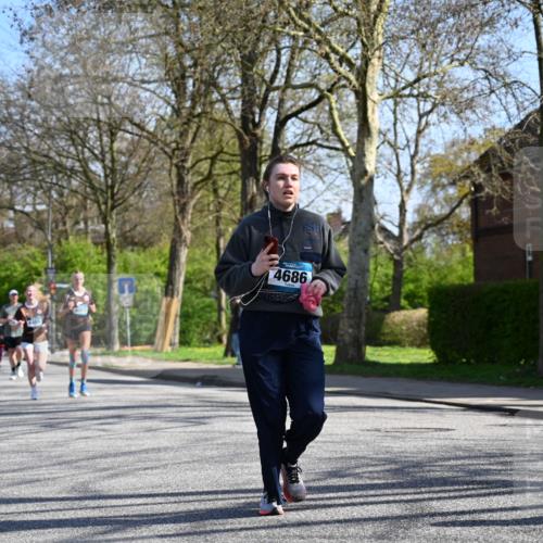 12.04.2026 - 45. Internationalen Wilhelmsburger Insellauf J. Mangold http://msf.ph/oto/9467108 12.04.2026 11:04:12 Ziel 3027, 3015, 5533, 2664, 5792, 4059, 4489, 4686, 3615, 2211, 3978, 4484, 4484, 4486, 3678, 2204, 5570, 3679, 3064 meine-sportfotos.de