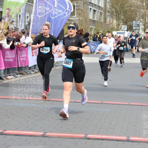 12.04.2026 - 45. Internationalen Wilhelmsburger Insellauf Strokosch-Dieckow http://msf.ph/oto/9467116 12.04.2026 13:10:17 Ziel 3807, 4794, 2687, 5090, 5256, 4419, 5454 meine-sportfotos.de