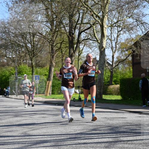12.04.2026 - 45. Internationalen Wilhelmsburger Insellauf J. Mangold http://msf.ph/oto/9467127 12.04.2026 11:04:15 Ziel 3027, 3015, 5533, 2664, 5792, 4059, 4489, 4686, 3615, 3615, 2211, 3978, 4484, 4486, 3678, 2204, 5570, 3679, 3064 meine-sportfotos.de