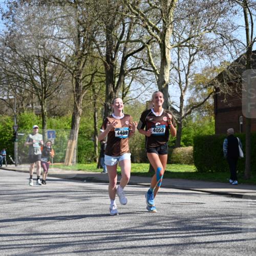 12.04.2026 - 45. Internationalen Wilhelmsburger Insellauf J. Mangold http://msf.ph/oto/9467132 12.04.2026 11:04:16 Ziel 3027, 3015, 5533, 2664, 5792, 4059, 4489, 4686, 3615, 2211, 3978, 4484, 4486, 3678, 2204, 5570, 3679, 3064, 2225 meine-sportfotos.de
