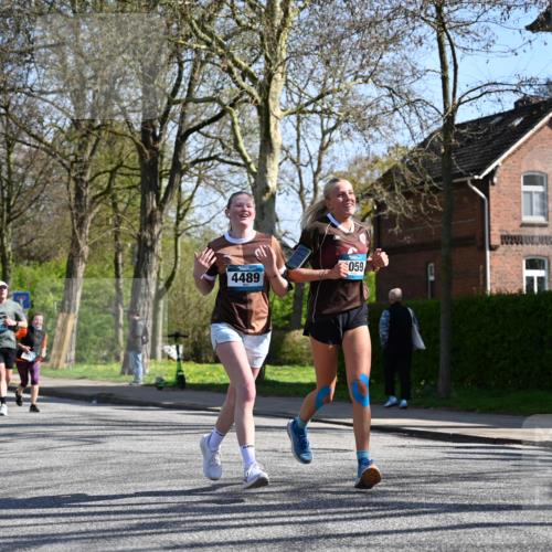 12.04.2026 - 45. Internationalen Wilhelmsburger Insellauf J. Mangold http://msf.ph/oto/9467142 12.04.2026 11:04:16 Ziel 3027, 3015, 5533, 2664, 5792, 4059, 4489, 4686, 3615, 2211, 3978, 4484, 4486, 3678, 2204, 5570, 3679, 3064, 2225 meine-sportfotos.de