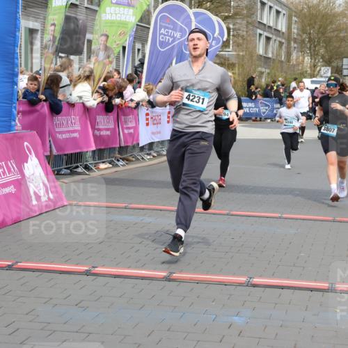 12.04.2026 - 45. Internationalen Wilhelmsburger Insellauf Strokosch-Dieckow http://msf.ph/oto/9467156 12.04.2026 13:10:15 Ziel 3807, 4794, 2687, 5090 meine-sportfotos.de
