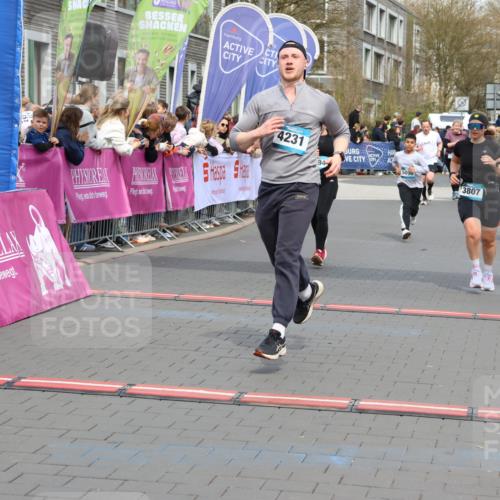 12.04.2026 - 45. Internationalen Wilhelmsburger Insellauf Strokosch-Dieckow http://msf.ph/oto/9467166 12.04.2026 13:10:15 Ziel 3807, 4794, 2687, 5090 meine-sportfotos.de