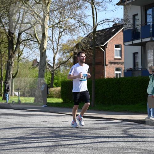 12.04.2026 - 45. Internationalen Wilhelmsburger Insellauf J. Mangold http://msf.ph/oto/9467193 12.04.2026 11:04:27 Ziel 4059, 4489, 4686, 3615, 2211, 3978, 4484, 4486, 3678, 2204, 5570, 3679, 3064, 2225, 2203, 2415, 3130, 4286, 4516, 5043 meine-sportfotos.de