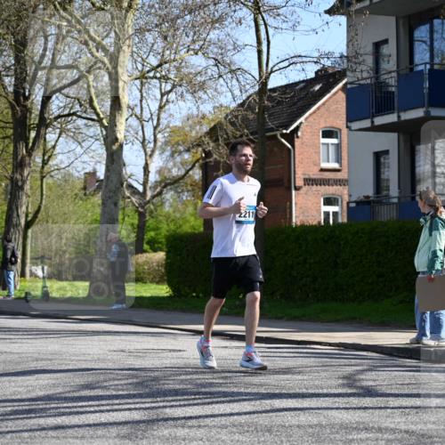 12.04.2026 - 45. Internationalen Wilhelmsburger Insellauf J. Mangold http://msf.ph/oto/9467195 12.04.2026 11:04:27 Ziel 4059, 4489, 4686, 3615, 2211, 3978, 4484, 4486, 3678, 2204, 5570, 3679, 3064, 2225, 2203, 2415, 3130, 4286, 4516, 5043 meine-sportfotos.de