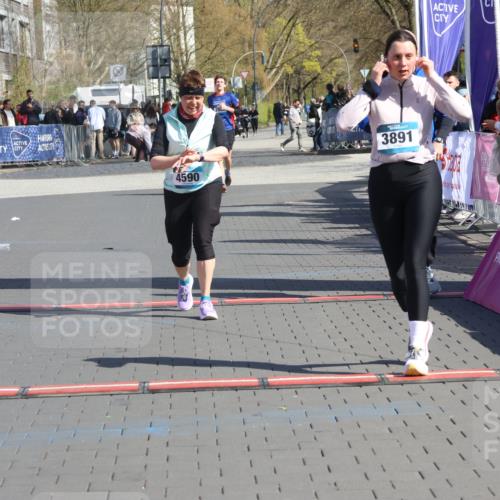 12.04.2026 - 45. Internationalen Wilhelmsburger Insellauf Strokosch-Dieckow http://msf.ph/oto/9467198 12.04.2026 11:17:10 Ziel 5756, 3891, 4590, 2828 meine-sportfotos.de