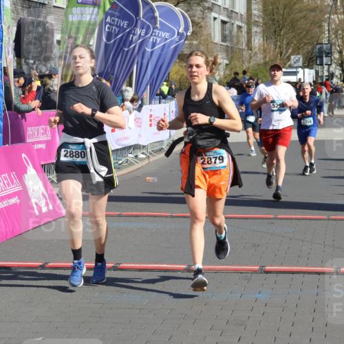 12.04.2026 - 45. Internationalen Wilhelmsburger Insellauf Strokosch-Dieckow http://msf.ph/oto/9467203 12.04.2026 11:01:40 Ziel 3660, 2880, 5298, 3358, 3347 meine-sportfotos.de
