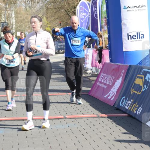 12.04.2026 - 45. Internationalen Wilhelmsburger Insellauf Strokosch-Dieckow http://msf.ph/oto/9467206 12.04.2026 11:17:11 Ziel 3891, 4590, 2828 meine-sportfotos.de