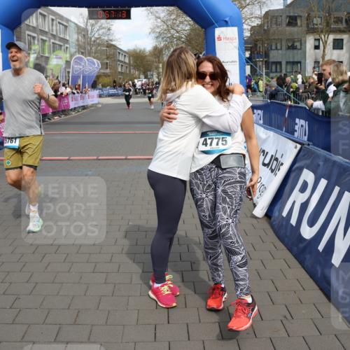 12.04.2026 - 45. Internationalen Wilhelmsburger Insellauf Strokosch-Dieckow http://msf.ph/oto/9467217 12.04.2026 13:10:13 Ziel 5761, 4335, 3807, 4794 meine-sportfotos.de