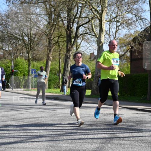 12.04.2026 - 45. Internationalen Wilhelmsburger Insellauf J. Mangold http://msf.ph/oto/9467221 12.04.2026 11:04:34 Ziel 3615, 2211, 3978, 4484, 4486, 3678, 2204, 5570, 3679, 3064, 2225, 2203, 2415, 2203, 2415, 3130, 4286, 4516, 5043, 2730, 2193, 4440, 4870, 2530 meine-sportfotos.de
