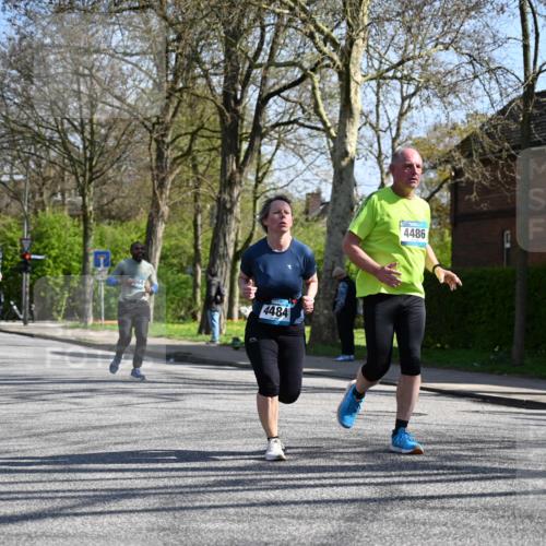 12.04.2026 - 45. Internationalen Wilhelmsburger Insellauf J. Mangold http://msf.ph/oto/9467222 12.04.2026 11:04:34 Ziel 3615, 2211, 3978, 4484, 4486, 3678, 2204, 5570, 3679, 3064, 2225, 2203, 2415, 2203, 2415, 3130, 4286, 4516, 5043, 2730, 2193, 4440, 4870, 2530 meine-sportfotos.de