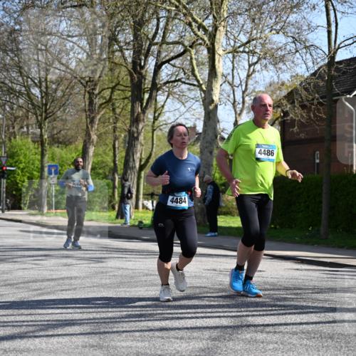 12.04.2026 - 45. Internationalen Wilhelmsburger Insellauf J. Mangold http://msf.ph/oto/9467224 12.04.2026 11:04:34 Ziel 3615, 2211, 3978, 4484, 4486, 3678, 2204, 5570, 3679, 3064, 2225, 2203, 2415, 2203, 2415, 3130, 4286, 4516, 5043, 2730, 2193, 4440, 4870, 2530 meine-sportfotos.de