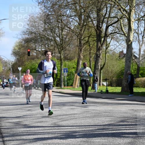 12.04.2026 - 45. Internationalen Wilhelmsburger Insellauf J. Mangold http://msf.ph/oto/9467229 12.04.2026 11:04:35 Ziel 3615, 2211, 3978, 4484, 4486, 3678, 2204, 5570, 3679, 3064, 2225, 2203, 2415, 3130, 4286, 4516, 5043, 2730, 2193, 4440, 4870, 2530 meine-sportfotos.de