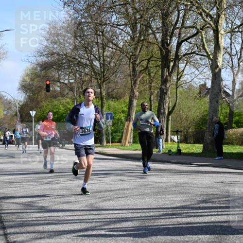 12.04.2026 - 45. Internationalen Wilhelmsburger Insellauf J. Mangold http://msf.ph/oto/9467232 12.04.2026 11:04:35 Ziel 3615, 2211, 3978, 4484, 4486, 3678, 2204, 5570, 3679, 3064, 2225, 2203, 2415, 3130, 4286, 4516, 5043, 2730, 2193, 4440, 4870, 2530 meine-sportfotos.de