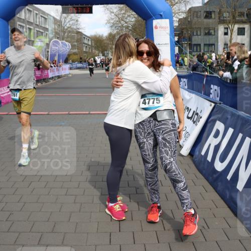 12.04.2026 - 45. Internationalen Wilhelmsburger Insellauf Strokosch-Dieckow http://msf.ph/oto/9467234 12.04.2026 13:10:12 Ziel 5760, 3019, 3440, 5761, 4335 meine-sportfotos.de