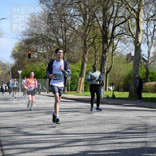 12.04.2026 - 45. Internationalen Wilhelmsburger Insellauf J. Mangold http://msf.ph/oto/9467235 12.04.2026 11:04:35 Ziel 3615, 2211, 3978, 4484, 4486, 3678, 2204, 5570, 3679, 3064, 2225, 2203, 2415, 3130, 4286, 4516, 5043, 2730, 2193, 4440, 4870, 2530 meine-sportfotos.de