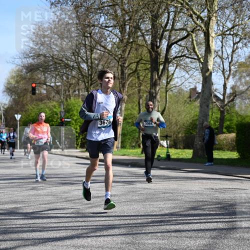 12.04.2026 - 45. Internationalen Wilhelmsburger Insellauf J. Mangold http://msf.ph/oto/9467242 12.04.2026 11:04:36 Ziel 3615, 2211, 3978, 4484, 4486, 3678, 2204, 5570, 3679, 3064, 2225, 2203, 2415, 3130, 4286, 4516, 5043, 2730, 2193, 4440, 4870, 2530 meine-sportfotos.de