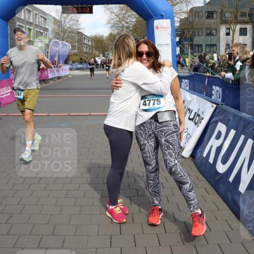 12.04.2026 - 45. Internationalen Wilhelmsburger Insellauf Strokosch-Dieckow http://msf.ph/oto/9467245 12.04.2026 13:10:12 Ziel 5760, 3019, 3440, 5761, 4335 meine-sportfotos.de