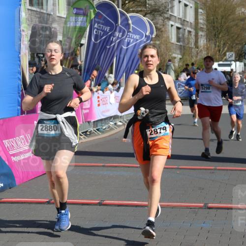 12.04.2026 - 45. Internationalen Wilhelmsburger Insellauf Strokosch-Dieckow http://msf.ph/oto/9467246 12.04.2026 11:01:40 Ziel 3660, 2880, 5298, 3358, 3347 meine-sportfotos.de