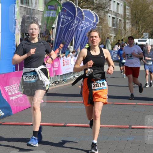 12.04.2026 - 45. Internationalen Wilhelmsburger Insellauf Strokosch-Dieckow http://msf.ph/oto/9467255 12.04.2026 11:01:40 Ziel 3660, 2880, 5298, 3358, 3347 meine-sportfotos.de