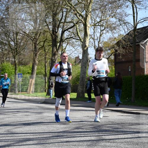 12.04.2026 - 45. Internationalen Wilhelmsburger Insellauf J. Mangold http://msf.ph/oto/9467260 12.04.2026 11:04:45 Ziel 3978, 4484, 4486, 3678, 2204, 5570, 3679, 3064, 2225, 2203, 2415, 3130, 4286, 4516, 5043, 2730, 2193, 4440, 4870, 4870, 2530, 3743, 5748, 4464, 5810 meine-sportfotos.de
