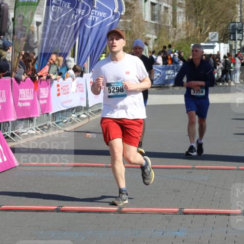 12.04.2026 - 45. Internationalen Wilhelmsburger Insellauf Strokosch-Dieckow http://msf.ph/oto/9467263 12.04.2026 11:01:42 Ziel 2880, 5298, 3358, 3347, 4703 meine-sportfotos.de