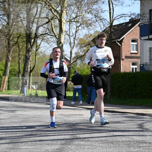 12.04.2026 - 45. Internationalen Wilhelmsburger Insellauf J. Mangold http://msf.ph/oto/9467269 12.04.2026 11:04:46 Ziel 3978, 4484, 4486, 3678, 2204, 5570, 3679, 3064, 2225, 2203, 2415, 2203, 2415, 3130, 4286, 4516, 5043, 2730, 2193, 4440, 4870, 2530, 2530, 3743, 5748, 4464, 5810 meine-sportfotos.de