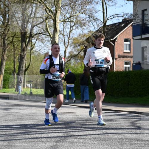 12.04.2026 - 45. Internationalen Wilhelmsburger Insellauf J. Mangold http://msf.ph/oto/9467270 12.04.2026 11:04:46 Ziel 3978, 4484, 4486, 3678, 2204, 5570, 3679, 3064, 2225, 2203, 2415, 2203, 2415, 3130, 4286, 4516, 5043, 2730, 2193, 4440, 4870, 2530, 2530, 3743, 5748, 4464, 5810 meine-sportfotos.de