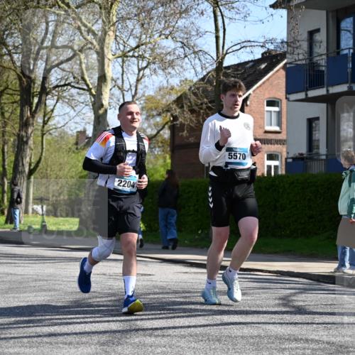 12.04.2026 - 45. Internationalen Wilhelmsburger Insellauf J. Mangold http://msf.ph/oto/9467273 12.04.2026 11:04:46 Ziel 3978, 4484, 4486, 3678, 2204, 5570, 3679, 3064, 2225, 2203, 2415, 2203, 2415, 3130, 4286, 4516, 5043, 2730, 2193, 4440, 4870, 2530, 2530, 3743, 5748, 4464, 5810 meine-sportfotos.de