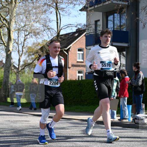 12.04.2026 - 45. Internationalen Wilhelmsburger Insellauf J. Mangold http://msf.ph/oto/9467282 12.04.2026 11:04:46 Ziel 3978, 4484, 4486, 3678, 2204, 5570, 3679, 3064, 2225, 2203, 2415, 2203, 2415, 3130, 4286, 4516, 5043, 2730, 2193, 4440, 4870, 2530, 2530, 3743, 5748, 4464, 5810 meine-sportfotos.de