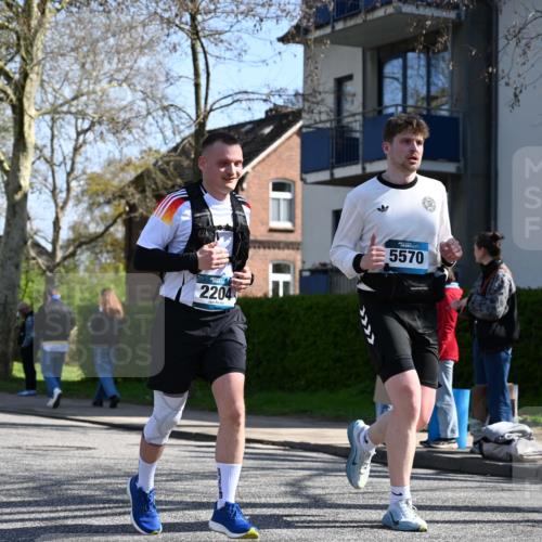 12.04.2026 - 45. Internationalen Wilhelmsburger Insellauf J. Mangold http://msf.ph/oto/9467283 12.04.2026 11:04:46 Ziel 3978, 4484, 4486, 3678, 2204, 5570, 3679, 3064, 2225, 2203, 2415, 2203, 2415, 3130, 4286, 4516, 5043, 2730, 2193, 4440, 4870, 2530, 2530, 3743, 5748, 4464, 5810 meine-sportfotos.de