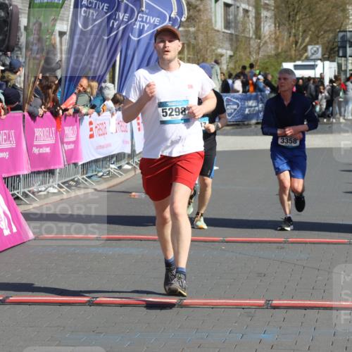 12.04.2026 - 45. Internationalen Wilhelmsburger Insellauf Strokosch-Dieckow http://msf.ph/oto/9467291 12.04.2026 11:01:42 Ziel 2880, 5298, 3358, 3347, 4703 meine-sportfotos.de