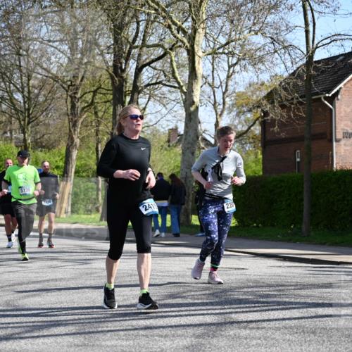 12.04.2026 - 45. Internationalen Wilhelmsburger Insellauf J. Mangold http://msf.ph/oto/9467321 12.04.2026 11:04:52 Ziel 2204, 5570, 3679, 3064, 2225, 2203, 2415, 3130, 4286, 4516, 5043, 2730, 2193, 4440, 4870, 2530, 3743, 5748, 4464, 5810, 3322, 3420 meine-sportfotos.de