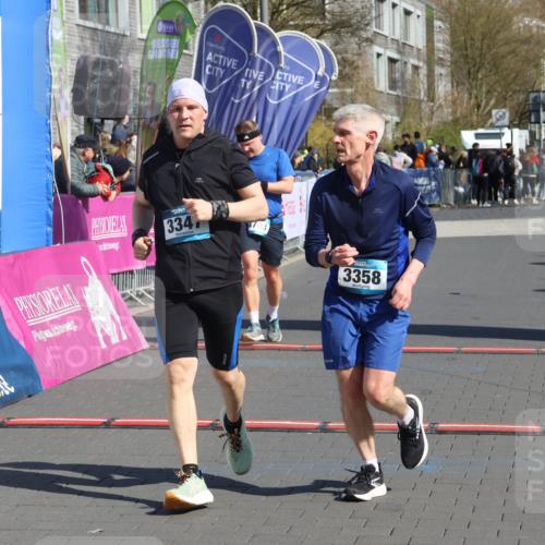 12.04.2026 - 45. Internationalen Wilhelmsburger Insellauf Strokosch-Dieckow http://msf.ph/oto/9467323 12.04.2026 11:01:45 Ziel 5298, 3358, 3347, 4703 meine-sportfotos.de