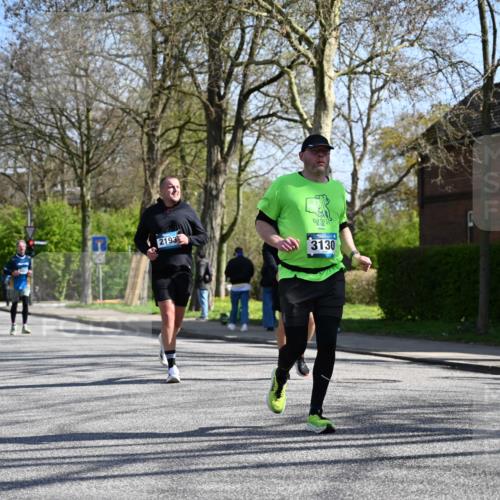 12.04.2026 - 45. Internationalen Wilhelmsburger Insellauf J. Mangold http://msf.ph/oto/9467330 12.04.2026 11:04:55 Ziel 3679, 3064, 2225, 2203, 2415, 3130, 4286, 4516, 5043, 2730, 2193, 4440, 4440, 4870, 2530, 3743, 5748, 4464, 5810, 3322, 3420 meine-sportfotos.de